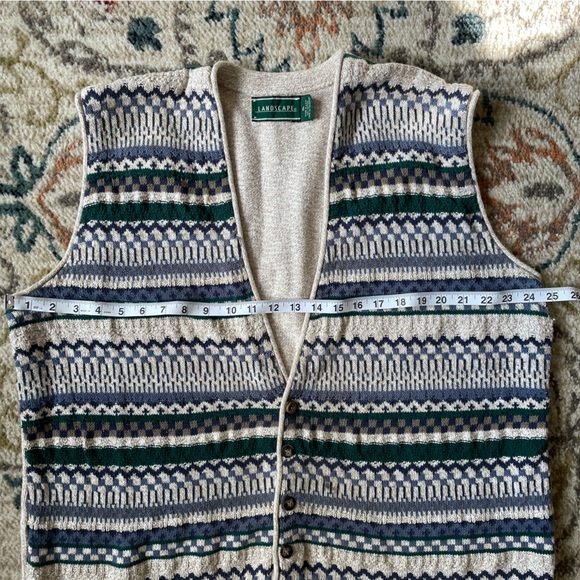 Landscape V-Neck Sweater Vest - Picture 5 of 7